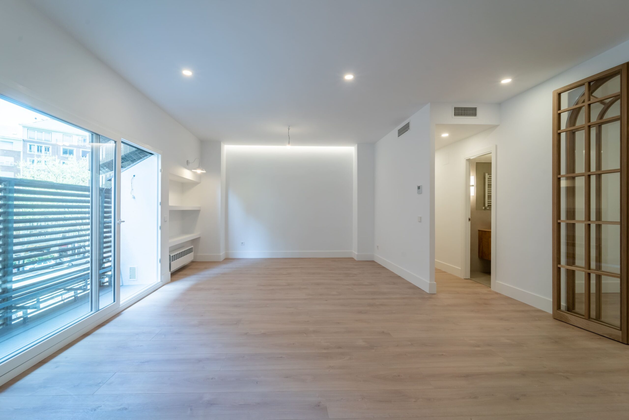 Todo lujo con esta amplia vivienda reformada en Chamberí