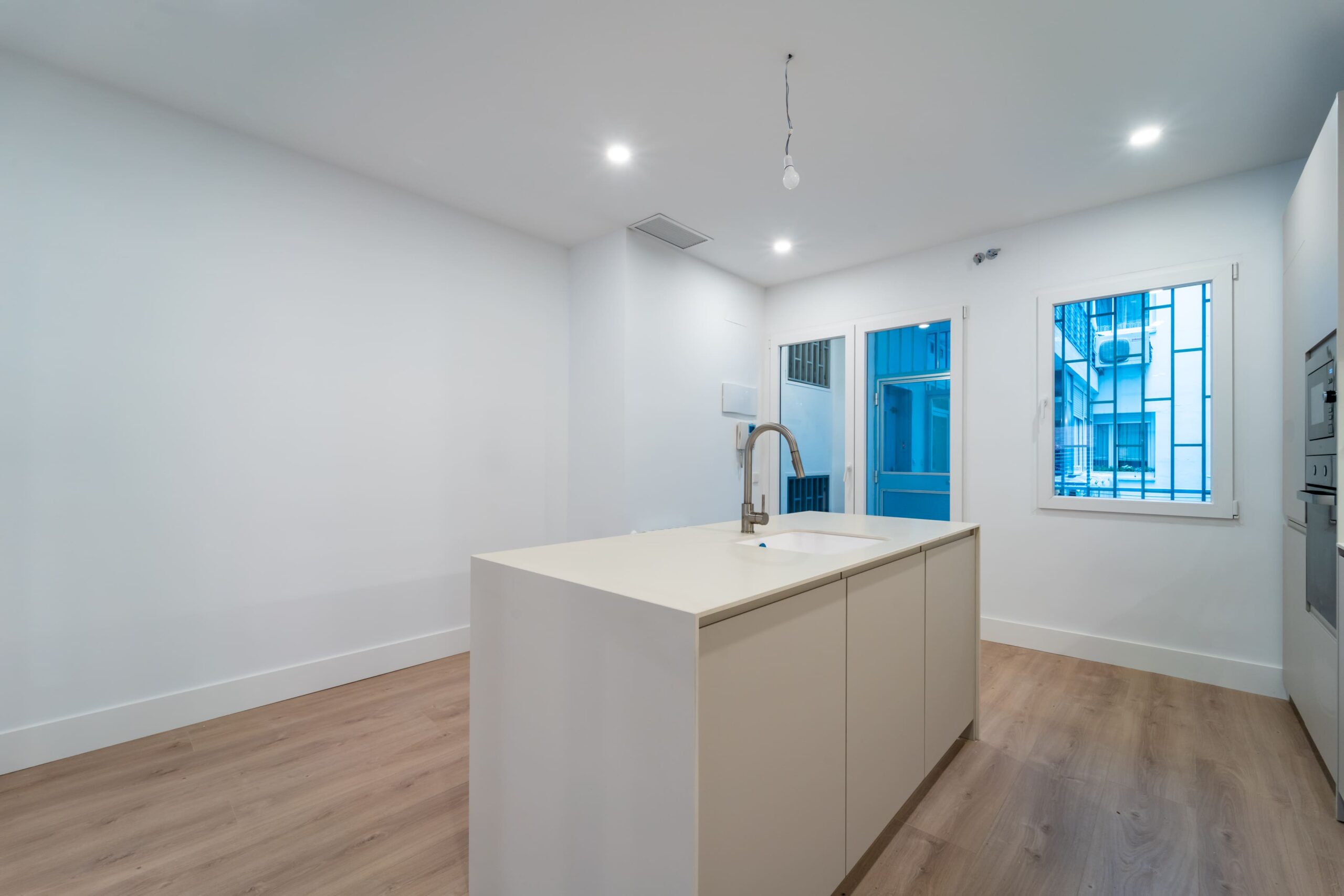 Todo lujo con esta amplia vivienda reformada en Chamberí