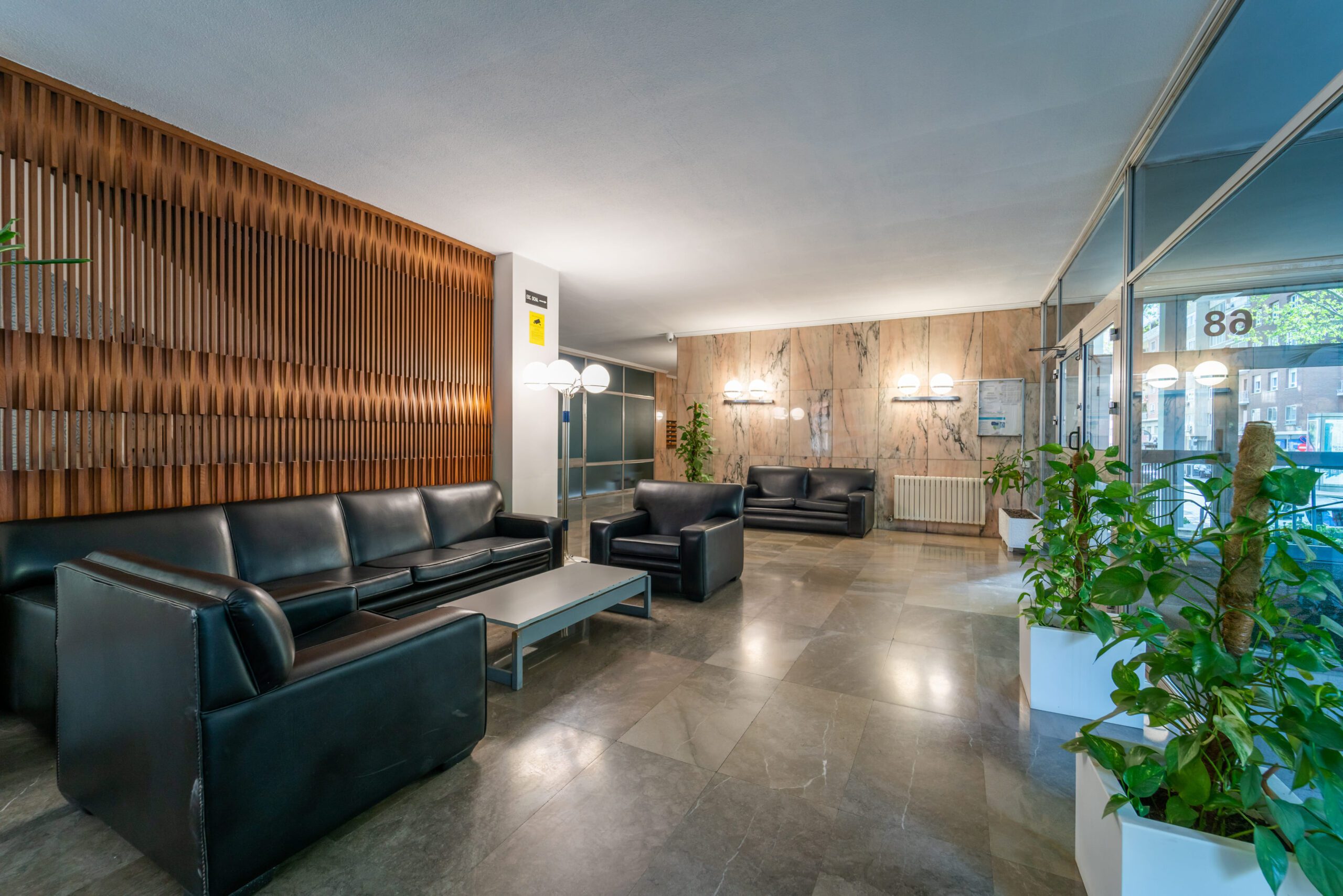 Todo lujo con esta amplia vivienda reformada en Chamberí