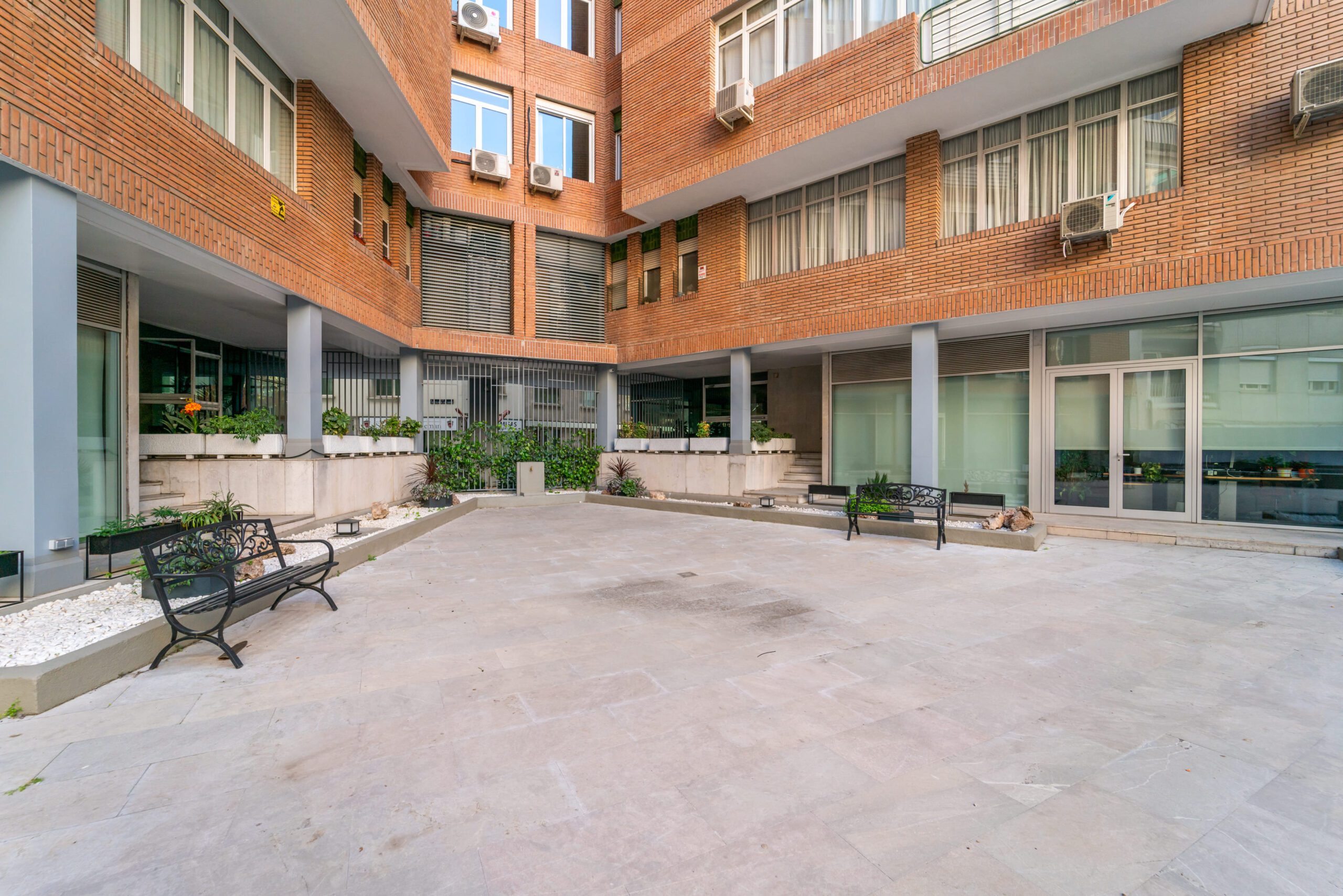 Todo lujo con esta amplia vivienda reformada en Chamberí