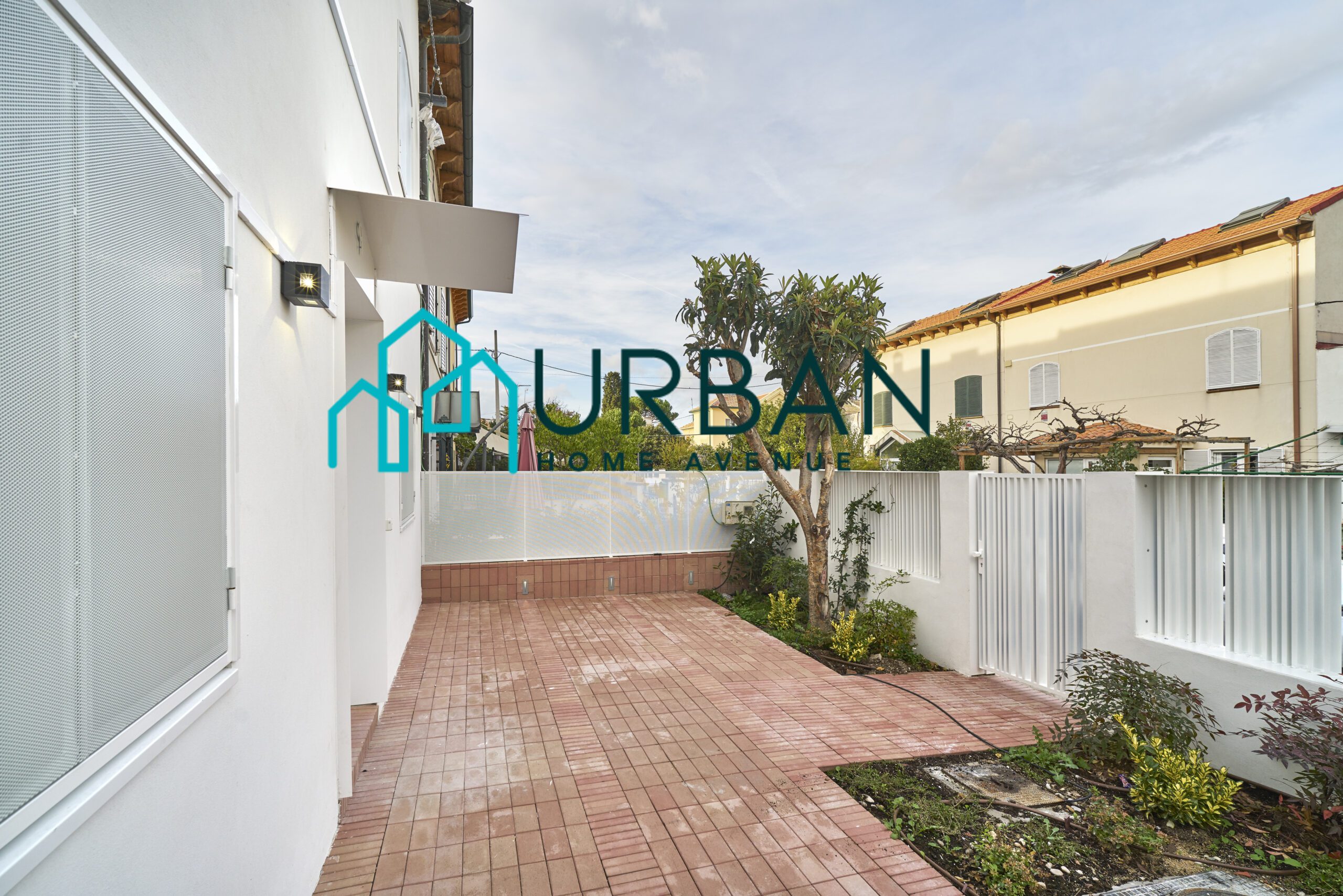 Elegancia y confort – Chalet de obra nueva en Colonia Manzanares